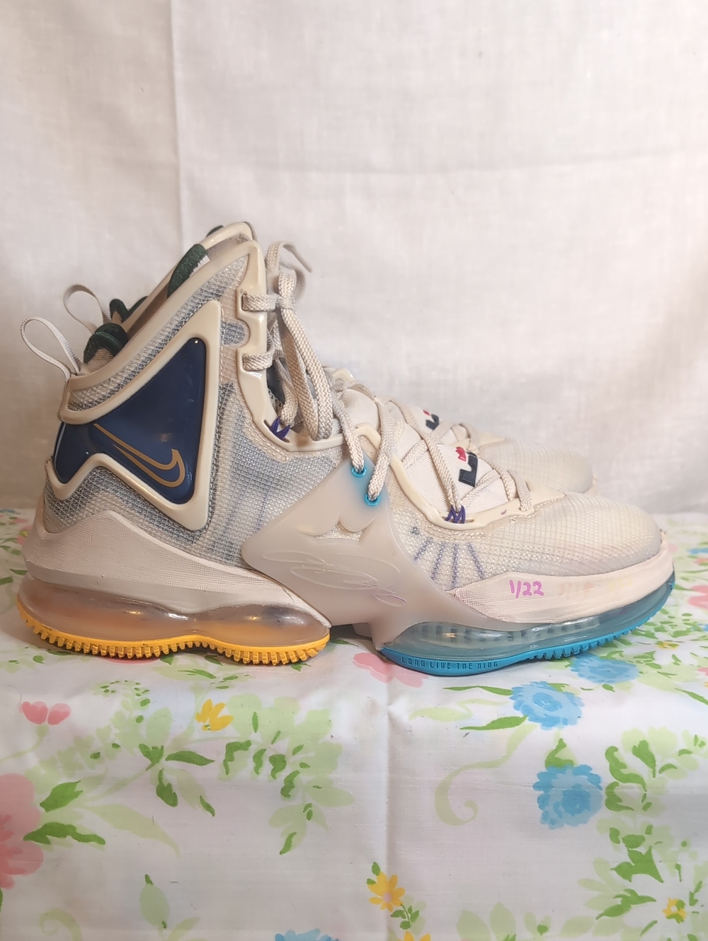 Nike LeBron 19 'Minneapolis Lakers' sneakers mens 9 - Picture 4 of 9